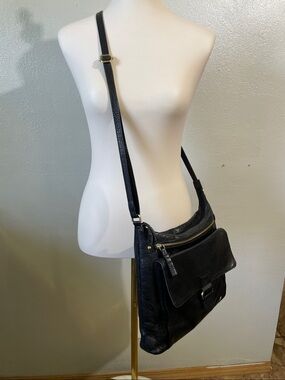 Leder Buck Black Leather Crossbody Bag Zip Top Front Pocket Pebbled Purse Modern
